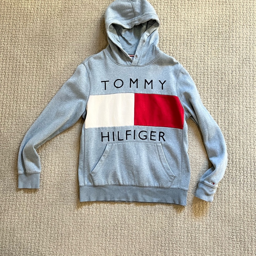 Vintage Tommy Hilfiger Gray and Red Sweater with Signature Branding